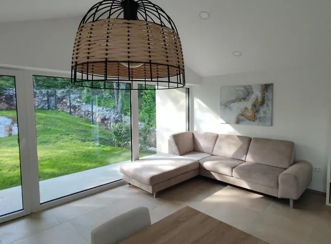 House Sara アパート