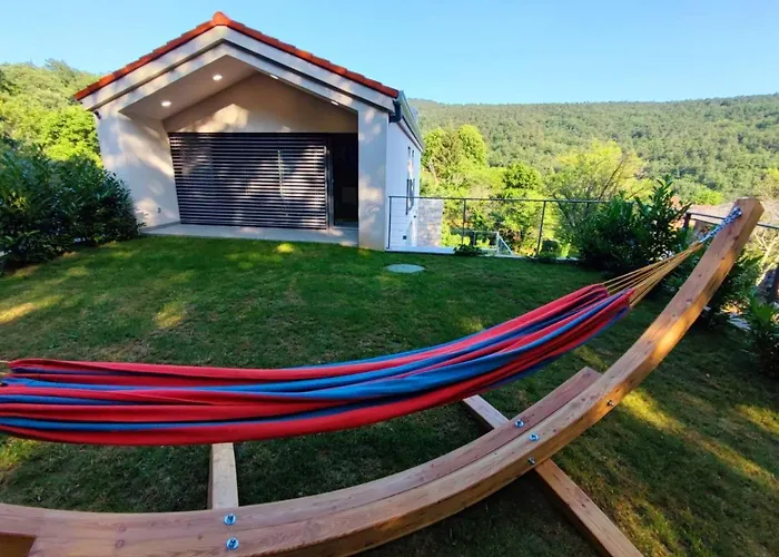 House Sara アパート